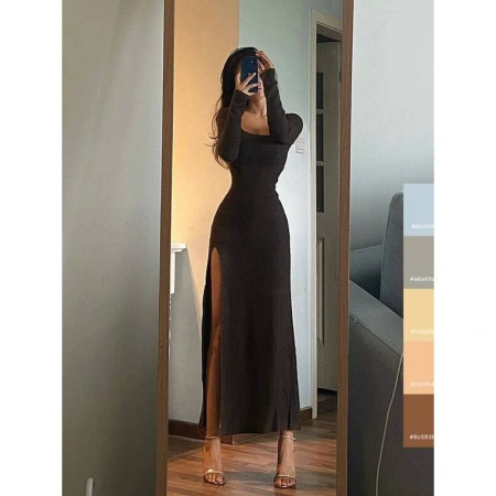 In the autumn of 2024, wear a stylish Maillard U-neck slit dress with a long sleeve inside to show off your figure and expose your collarbone In the autumn of 2024, wear a stylish Maillard U-neck slit dress with a long sleeve inside to show off your figure and expose your collarbone